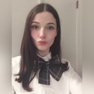 Meet your Posher, Tia.